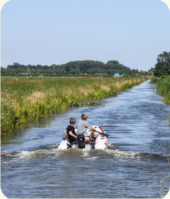 Varen door het landschap bij Oosterblokker